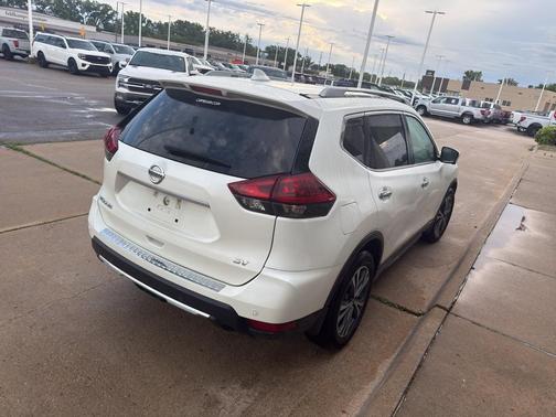 Pearl White Tricoat 2019 Nissan Rogue SV
