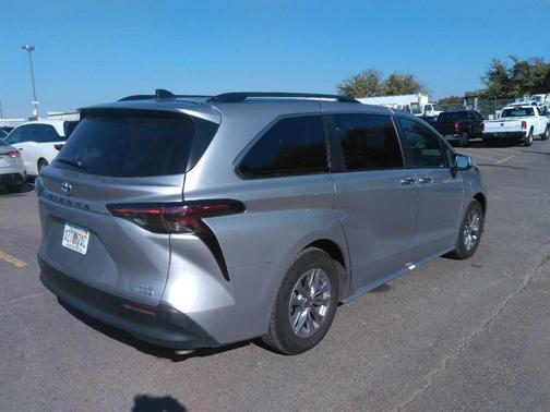 2024 Toyota Sienna XLE