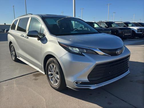 2024 Toyota Sienna XLE