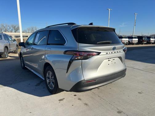 2024 Toyota Sienna XLE