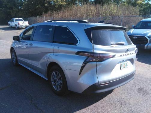 2024 Toyota Sienna XLE