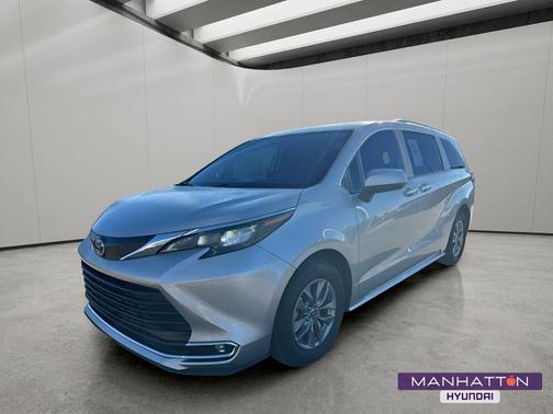 2024 Toyota Sienna XLE