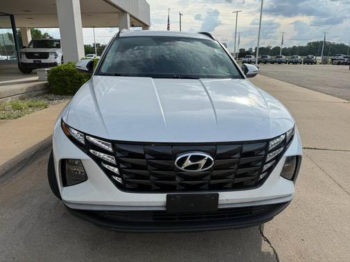 Quartz White 2022 Hyundai TUCSON SEL