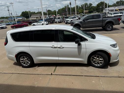 Bright White Clearcoat 2024 Chrysler Pacifica Touring L