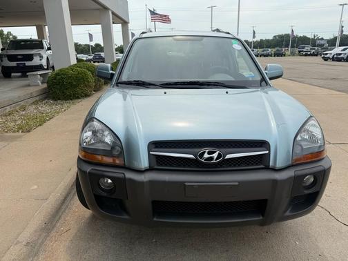 Alpine Frost Metallic 2009 Hyundai TUCSON SE