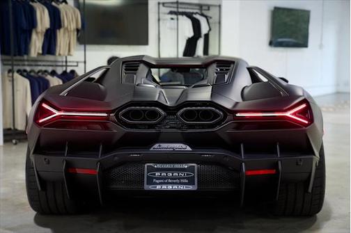2024 Lamborghini Revuelto