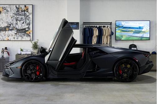 2024 Lamborghini Revuelto