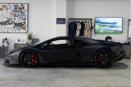 2024 Lamborghini Revuelto