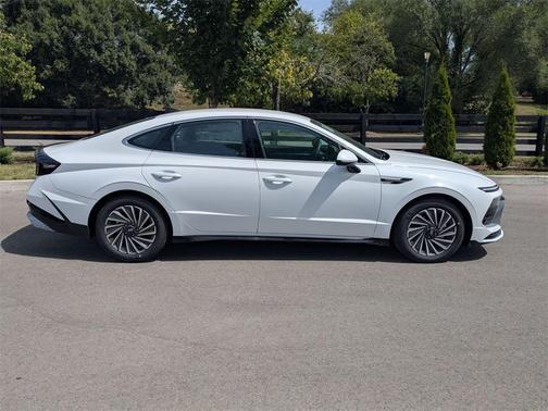 2025 Hyundai SONATA Hybrid SE