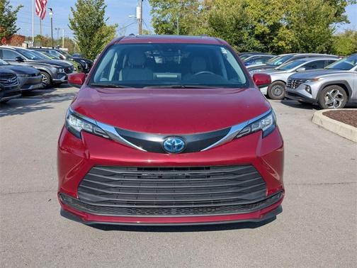 2023 Toyota Sienna LE