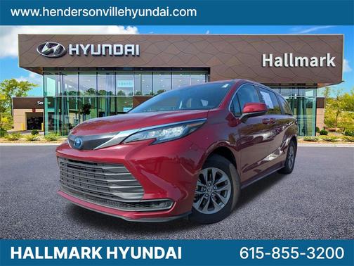 2023 Toyota Sienna LE