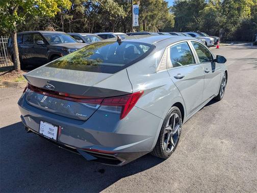 2022 Hyundai ELANTRA Limited