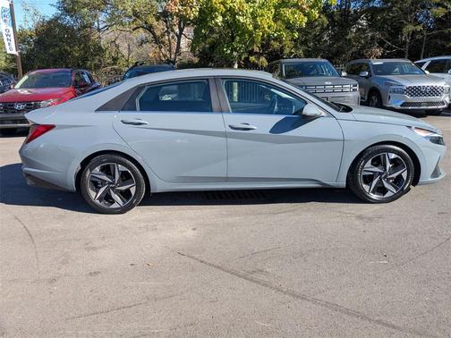 2022 Hyundai ELANTRA Limited