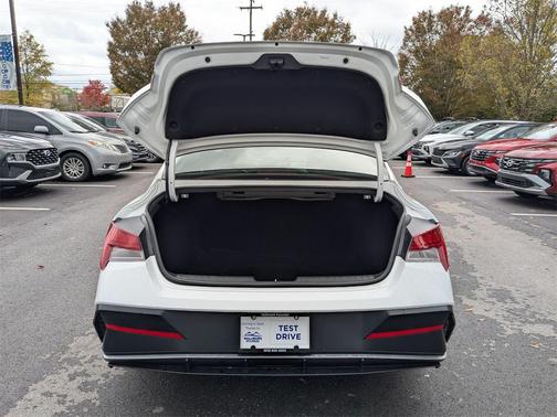 2025 Hyundai ELANTRA SEL