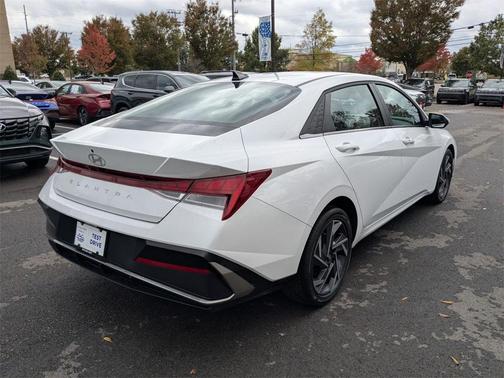 2025 Hyundai ELANTRA SEL