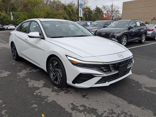 2025 Hyundai ELANTRA SEL