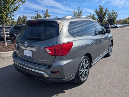 2017 Nissan Pathfinder Platinum