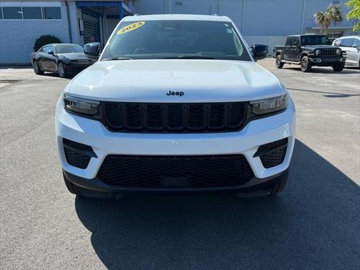 2023 Jeep Grand Cherokee Altitude 4x2