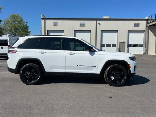2023 Jeep Grand Cherokee Altitude 4x2