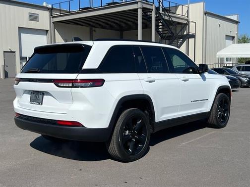 2023 Jeep Grand Cherokee Altitude 4x2