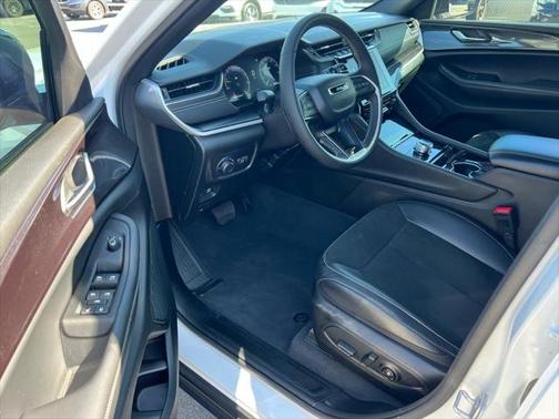 2023 Jeep Grand Cherokee Altitude 4x2