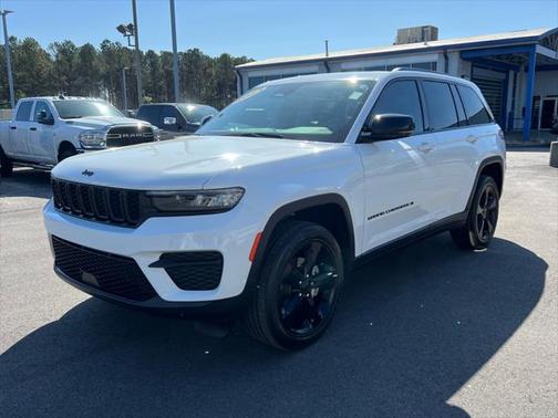 2023 Jeep Grand Cherokee Altitude 4x2