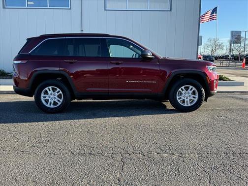 2025 Jeep Grand Cherokee Laredo 4x2