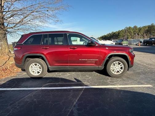 2025 Jeep Grand Cherokee Laredo 4x2