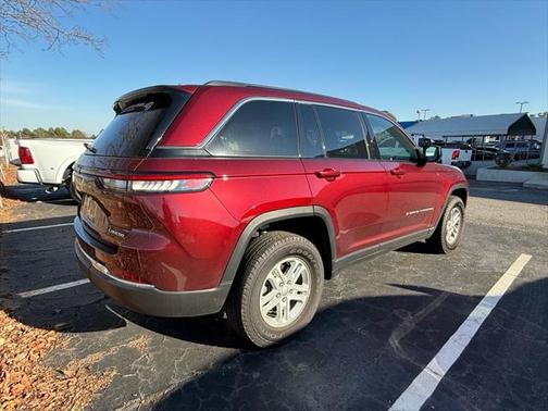 2025 Jeep Grand Cherokee Laredo 4x2