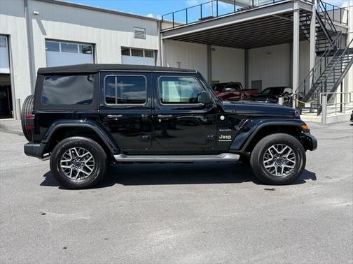 2024 Jeep Wrangler 4-Door Sahara 4x4