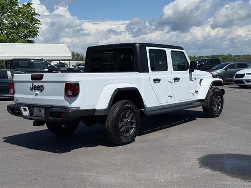 2024 Jeep Gladiator Sport S