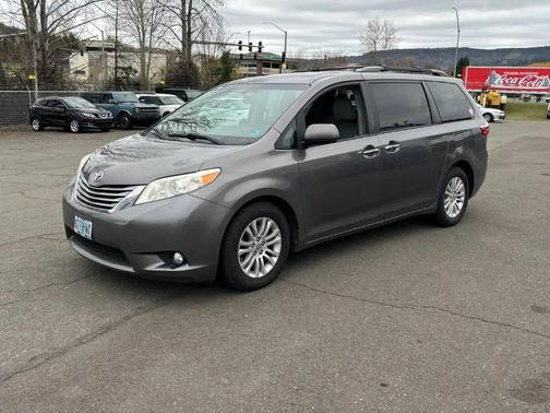 2016 Toyota Sienna XLE