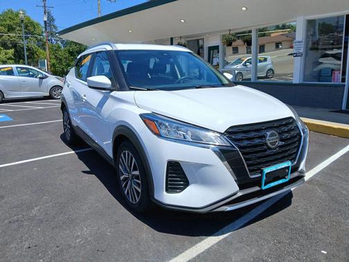 White 2021 Nissan Kicks SV