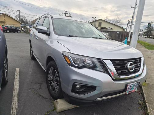 2018 Nissan Pathfinder SL