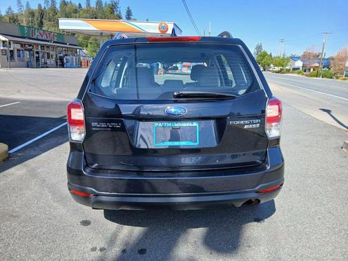 Crystal Black Silica 2017 Subaru Forester 2.5i
