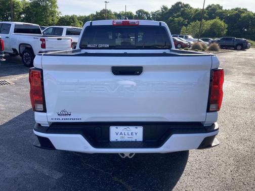 Summit White 2026 Chevrolet Colorado LT