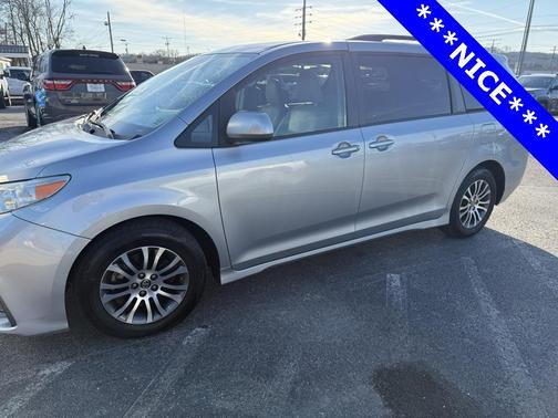 2019 Toyota Sienna XLE