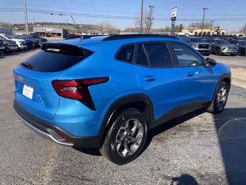 Marina Blue Metallic 2026 Chevrolet Trax LT