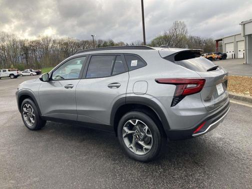 Sterling Gray Metallic 2026 Chevrolet Trax LT