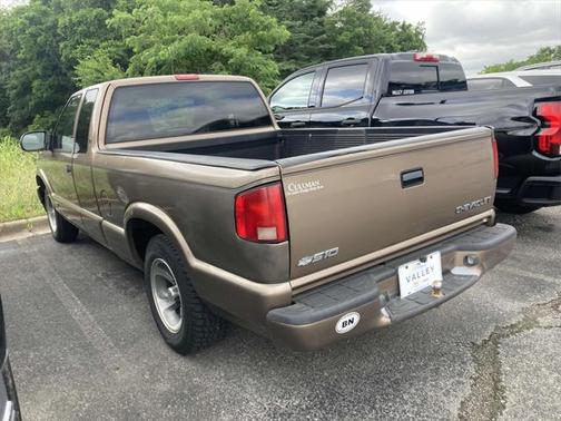 2002 Chevrolet S-10 Base