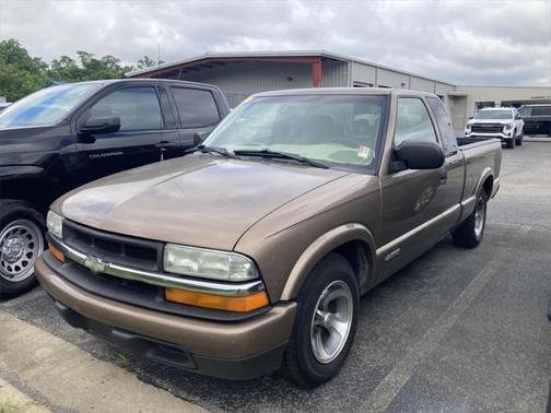 2002 Chevrolet S-10 Base