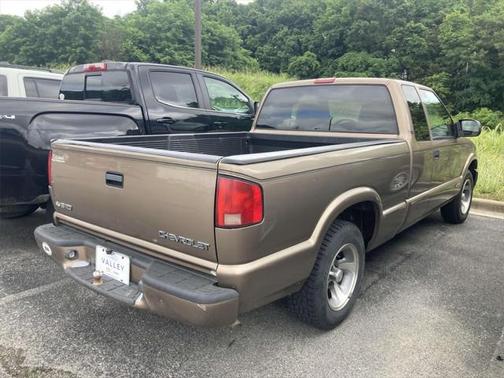 2002 Chevrolet S-10 Base