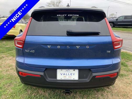 Blue Metallic 2021 Volvo XC40 T4 R-Design