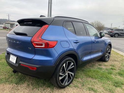 Blue Metallic 2021 Volvo XC40 T4 R-Design