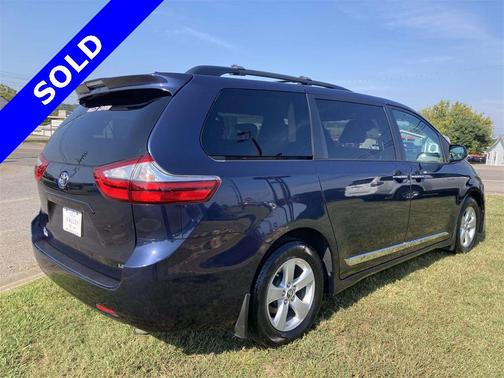 2019 Toyota Sienna LE