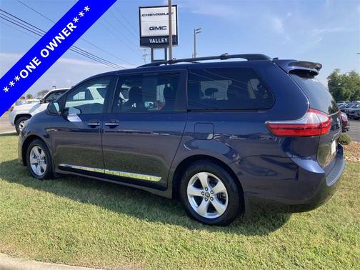 2019 Toyota Sienna LE