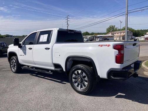 Summit White 2023 Chevrolet Silverado 2500 Custom