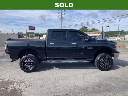 Brilliant Black Crystal Pearlcoat 2016 RAM 1500 Big Horn