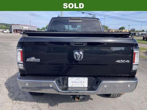 Brilliant Black Crystal Pearlcoat 2016 RAM 1500 Big Horn