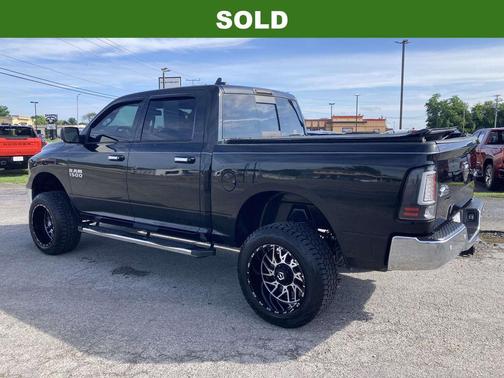 Brilliant Black Crystal Pearlcoat 2016 RAM 1500 Big Horn